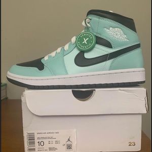 Jordan 1 BRAND NEW WM 10 M8.5